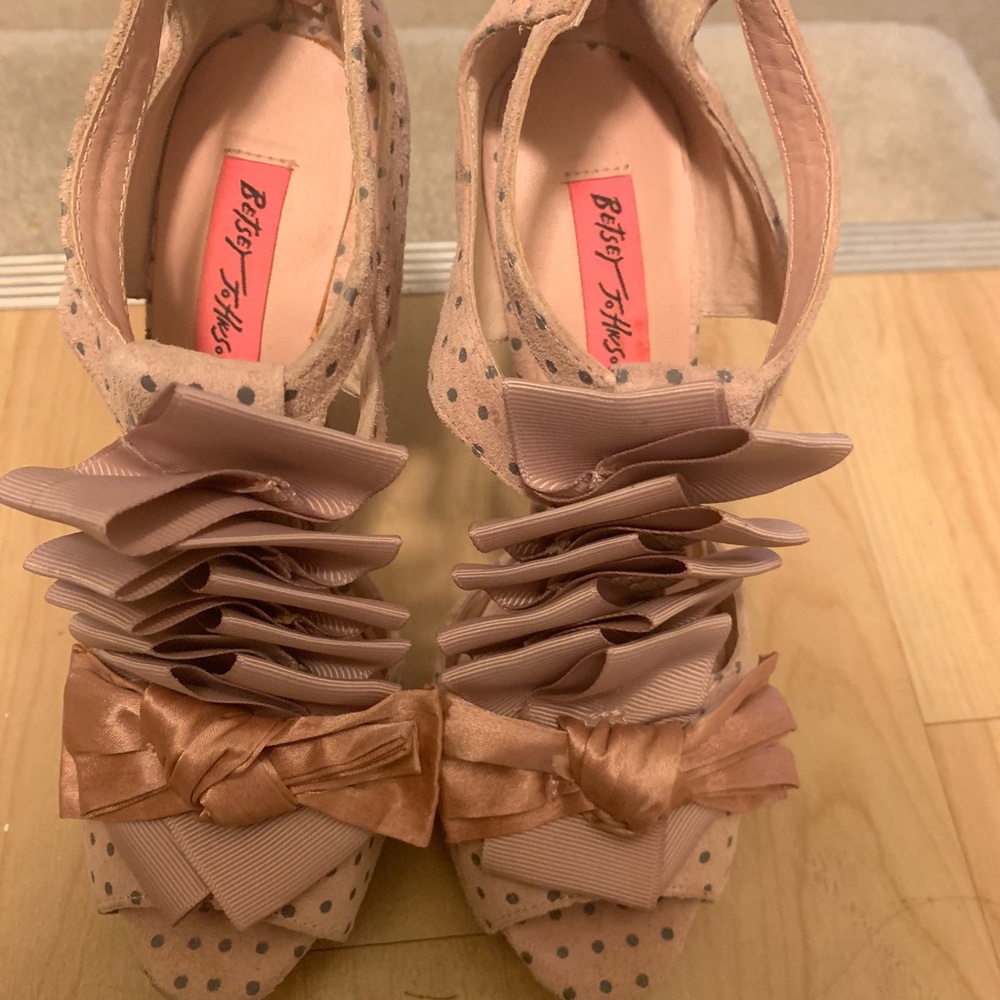 Heels - Picture 2 of 4